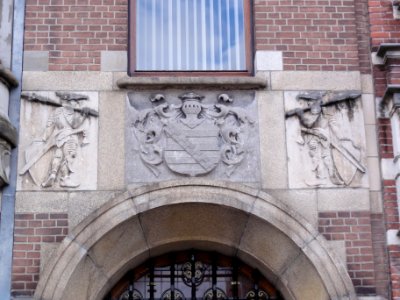 's-Hertogenbosch_Rijksmonument_522506_Oranje_Nassaulaan_26_relief_wapenschild
