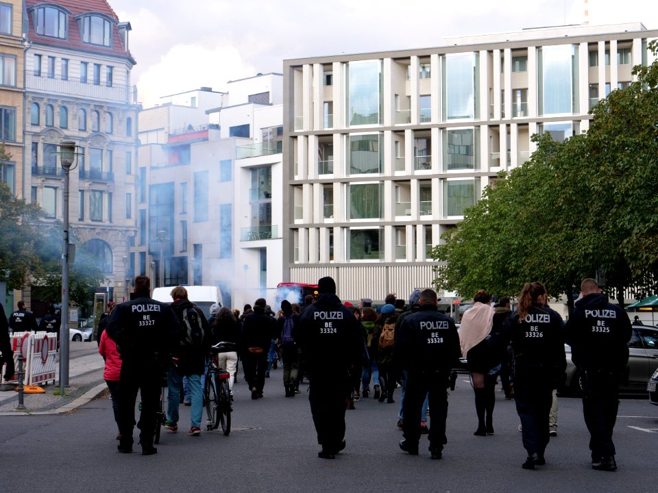 "Splitter_&_Nackt"_demonstration_Berlin_2019-10-03_05