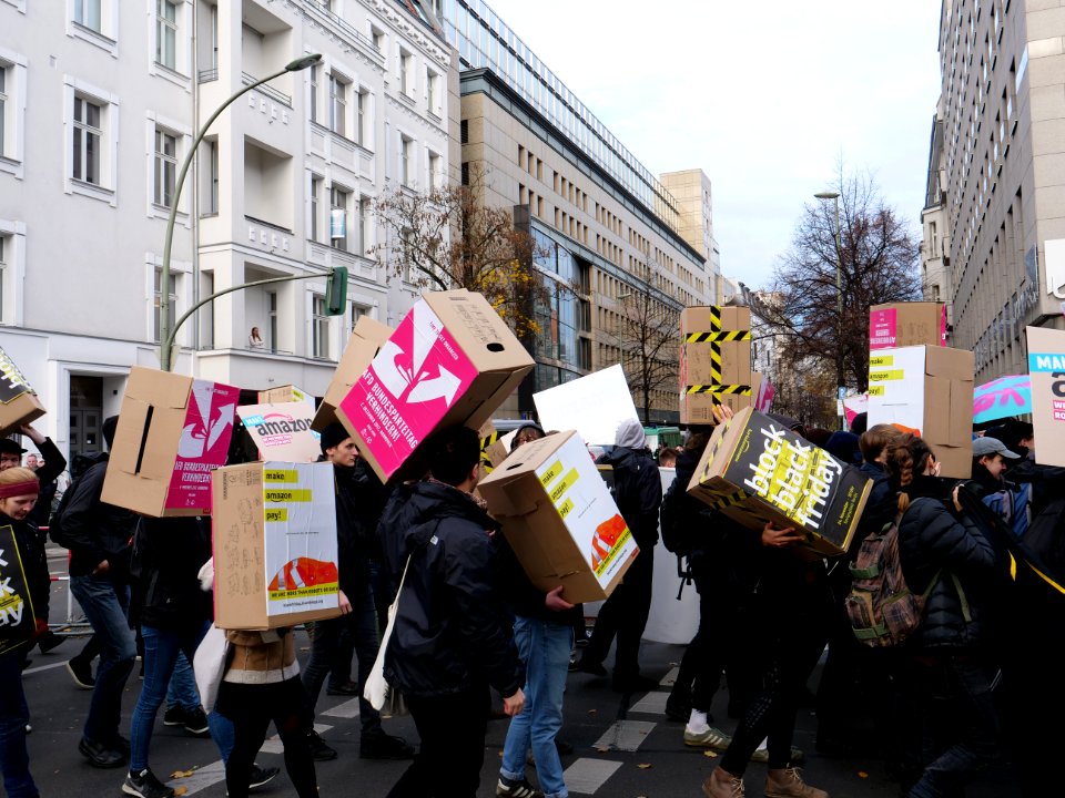 "Make_Amazon_Pay!"_Demonstration_in_Berlin_04