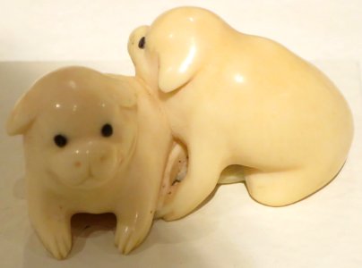 'Two_Puppies',_20th_century_netsuke,_carved_ivory_with_inlay,_Honolulu_Museum_of_Art,_13887.1