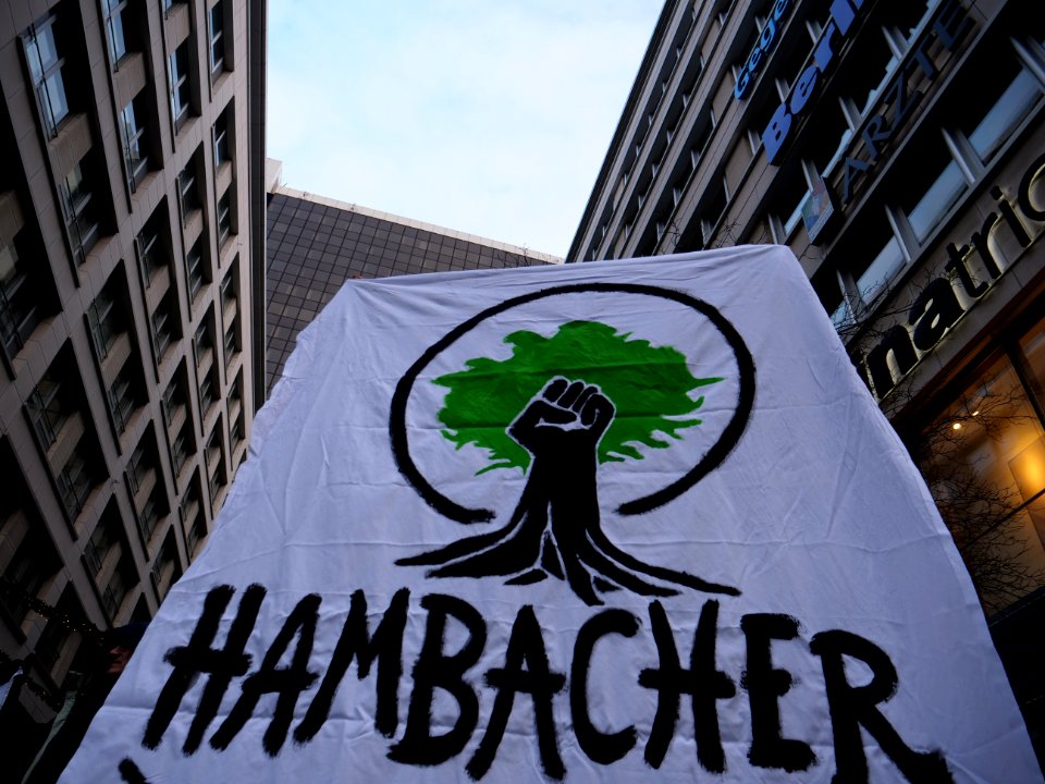 "Hambacher_Forst_Bleibt!"_Protest_in_Berlin_02