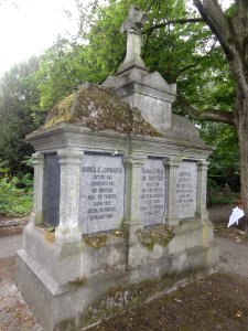 's-Hertogenbosch_Rijksmonument_524970_begraafplaats_Groenendaal_grafmon._fam._de_Gruyter_(2)