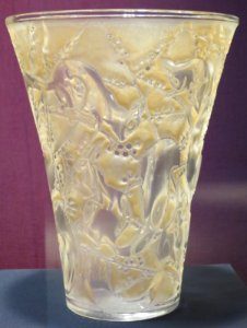 'Senart_Vase'_by_René_Lalique,_Dayton_Art_Institute