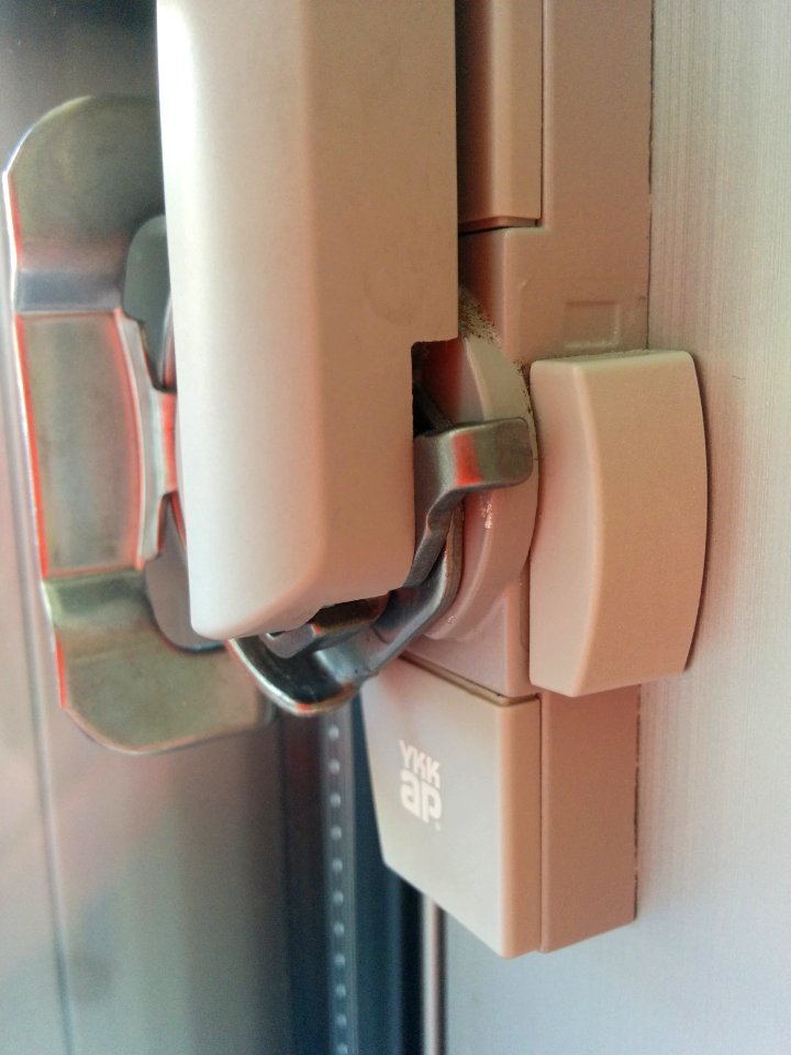 "YKK_AP"_lock_on_a_Japanese_balcony_door,_showing_all_positions_-_6