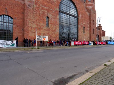 "Rote_Linie_gegen_Kohle"_Demonstration_at_Moabit_power_station_01