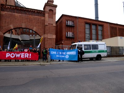 "Rote_Linie_gegen_Kohle"_Demonstration_at_Moabit_power_station_02