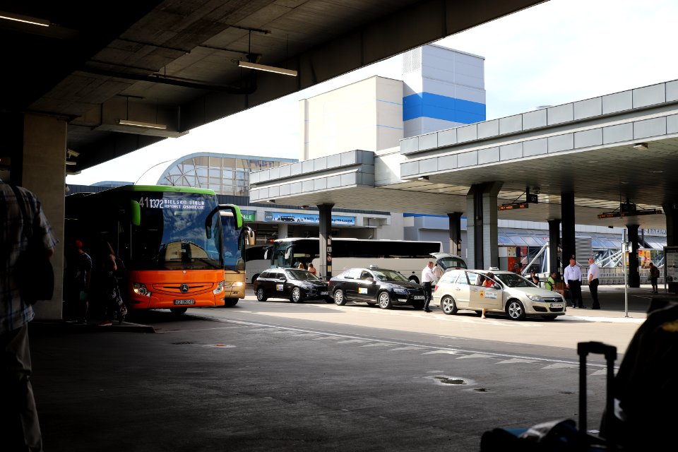 0120_Main_Bus_Station_in_Krakow,_August_2019