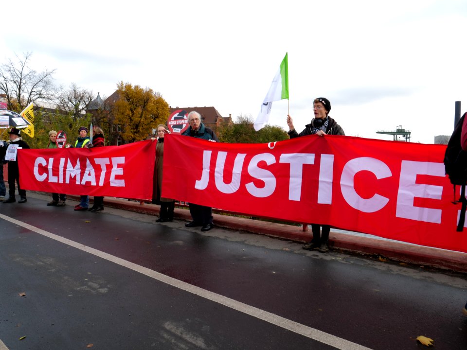 "Rote_Linie_gegen_Kohle"_Demonstration_at_Moabit_power_station_12