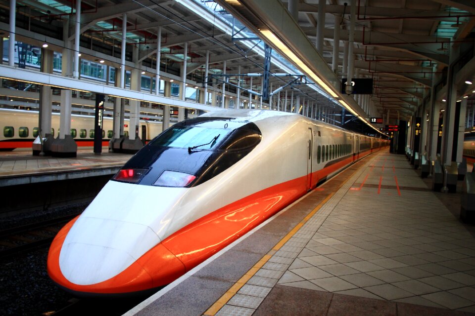 Taiwan shinkansen bullets of the brain speed