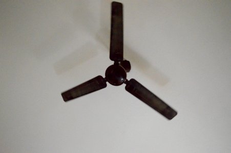 01_Rotating_Ceiling_fan_at_640th_of_a_second photo