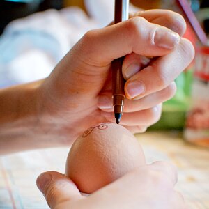 Egg keep finger