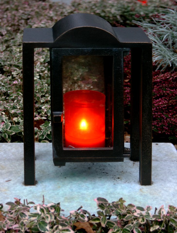 020_Grave_candles