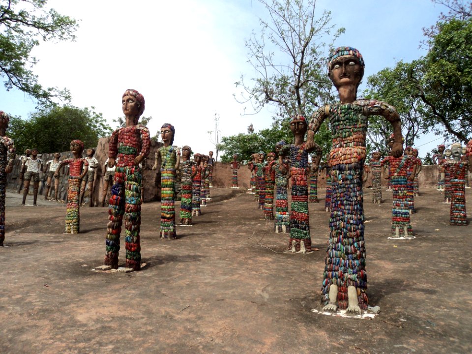 02_Statues_at_Rock_Garden,_Chandigarh