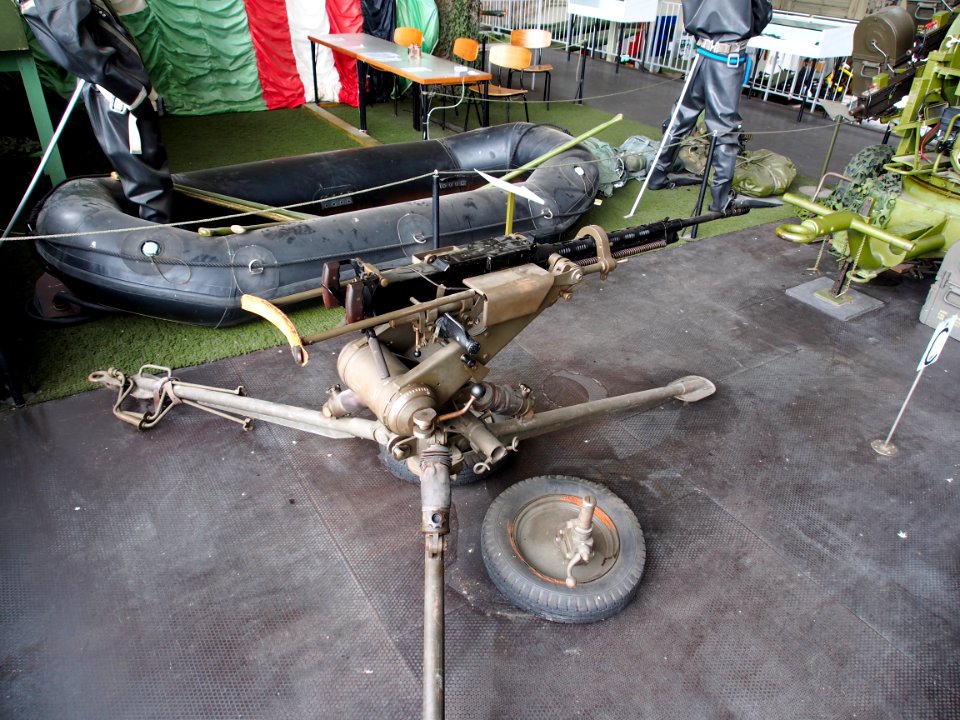 0,50_Madsen-Saetter_AA_in_Aalborg_Forsvars-_og_Garnisonsmuseum,_pic1