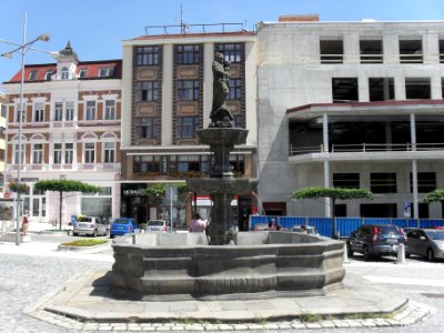 (TTO)_Kašna_se_sochou_Madony_(Teplice)_2
