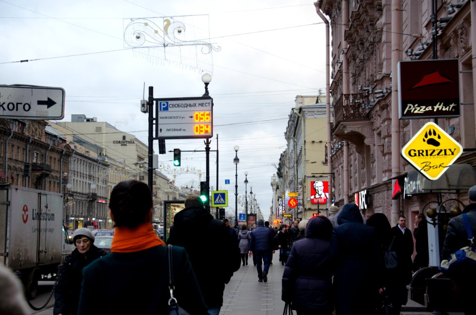 0207_Saint_Petersburg_Nevsky_Prospekt_December_2015