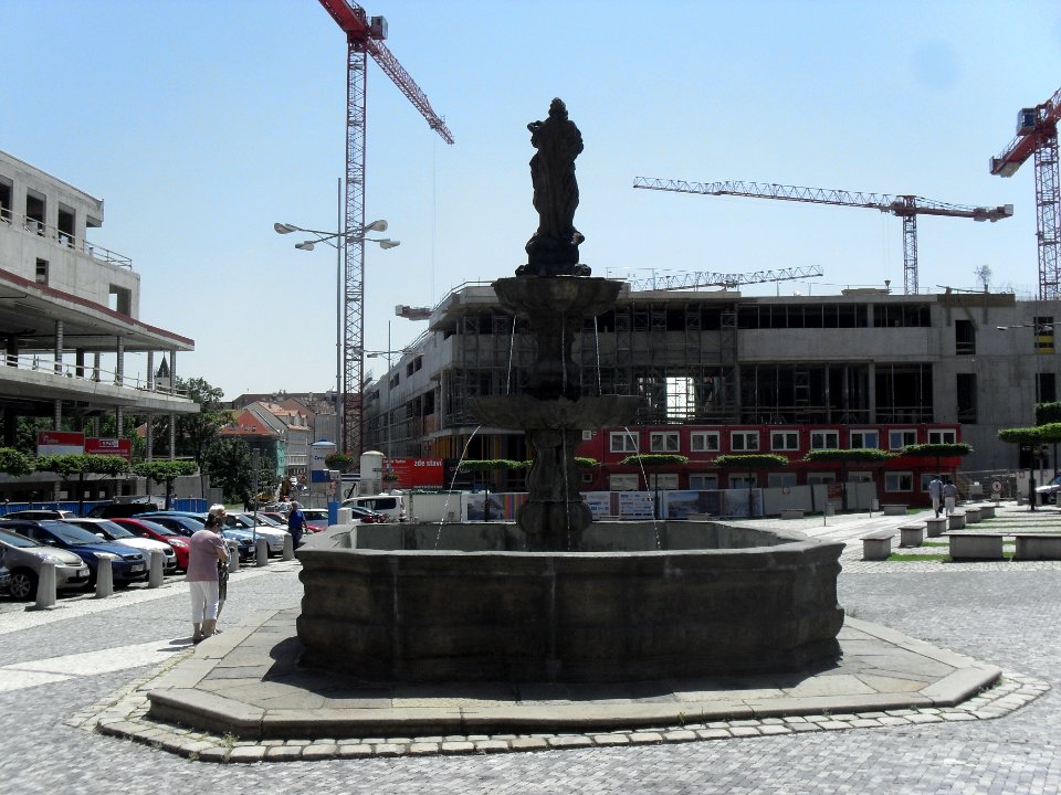 (TTO)_Kašna_se_sochou_Madony_(Teplice)_5
