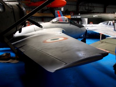 (IB-427)_De_Havilland_DH100_Vampire_FB52,_Musée_de_l'Epopée_de_l'Industrie_et_de_l'Aéronautique,_pic_1