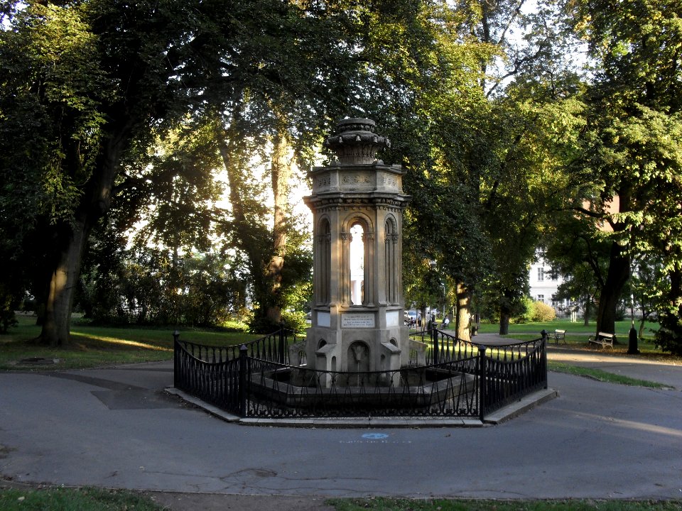 (TTO)_Kašna_jubilejní,_Kolestůjova_(Teplice)_10