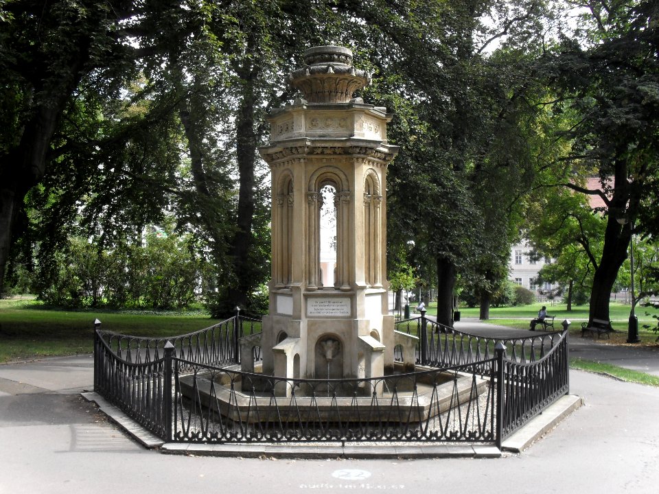 (TTO)_Kašna_jubilejní,_Kolestůjova_(Teplice)_1