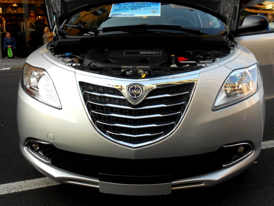 0001_Nuova_Lancia_Ypsilon_con_bicilindro_sge