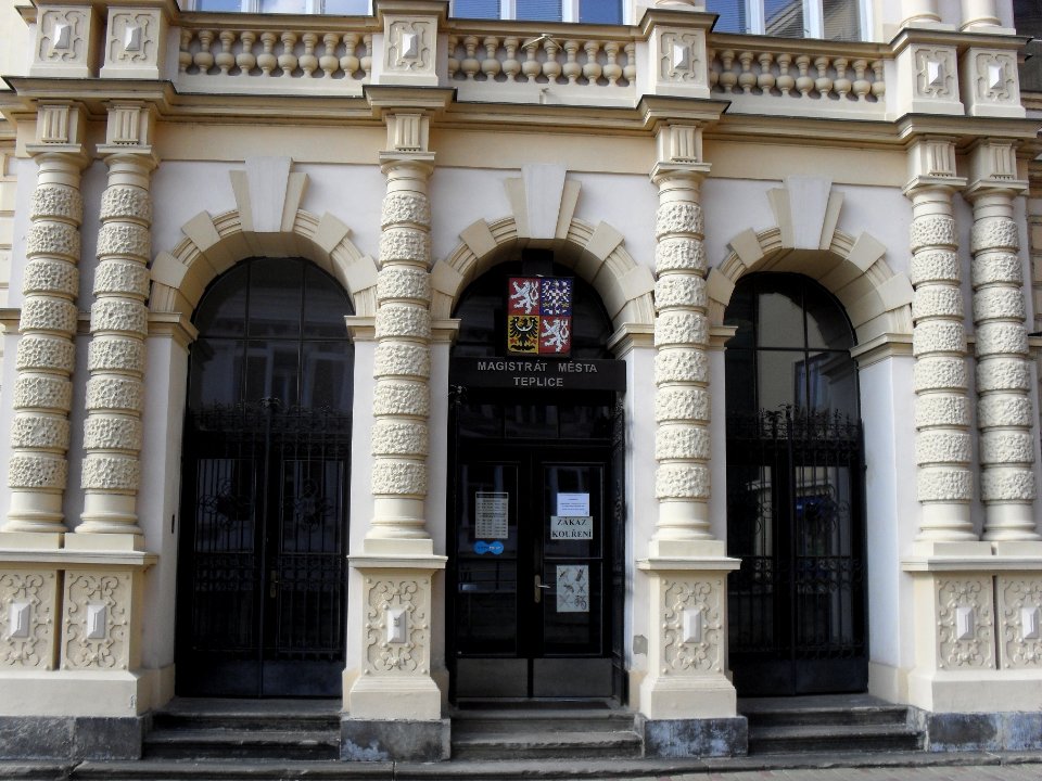 (TTO)_Nová_radnice_-_Teplice,_náměstí_Svobody_2_1