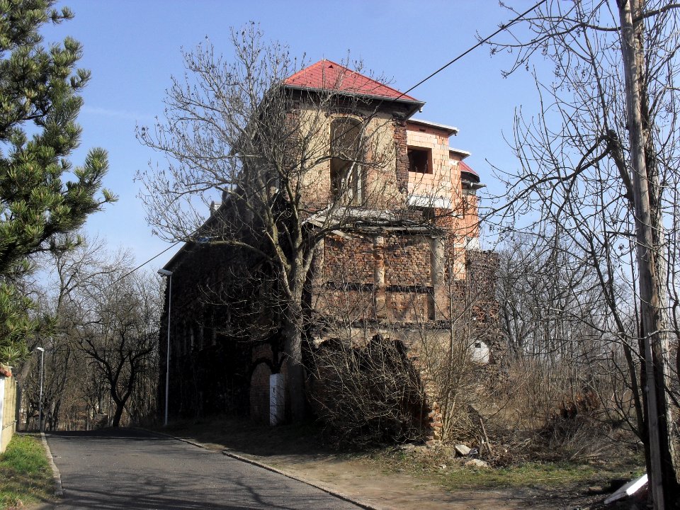 (TTO)_Restaurace_-_romantická_zřícenina_hrádek_Škvárovník_(Teplice)_5