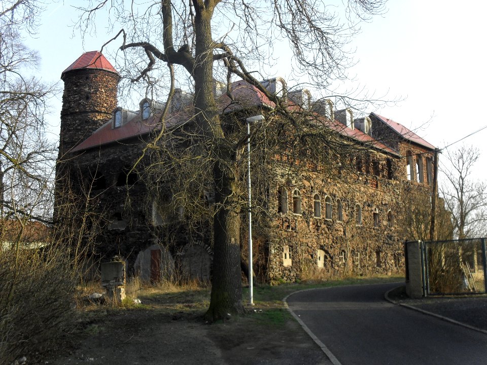 (TTO)_Restaurace_-_romantická_zřícenina_hrádek_Škvárovník_(Teplice)_2