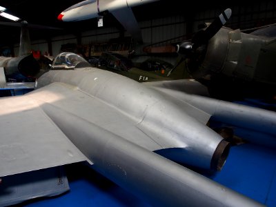 (IB-427)_De_Havilland_DH100_Vampire_FB52,_Musée_de_l'Epopée_de_l'Industrie_et_de_l'Aéronautique,_pic_2