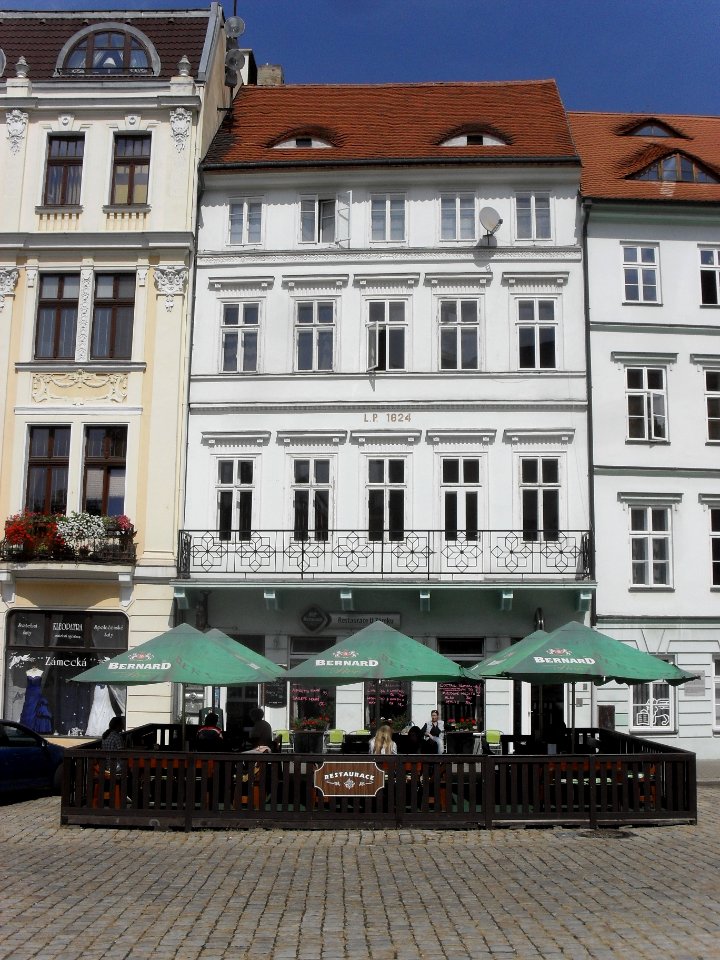 (TTO)_Městský_dům_Zlaté_srdce_(Restaurant_U_Zámku)_-_Teplice,_Zámecké_náměstí_68_3