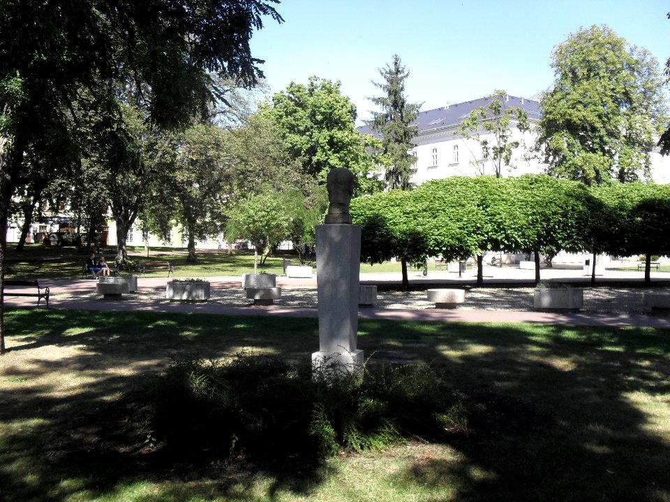 (TTO)_Sady_Čs._armády_(Teplice)_-_Masarykův_památník_B