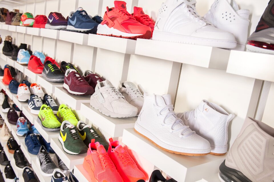 Shoes shelf spot shoes
