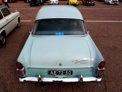 1964_Ford_Zephyr,_licence_AE-72-50,_pic2