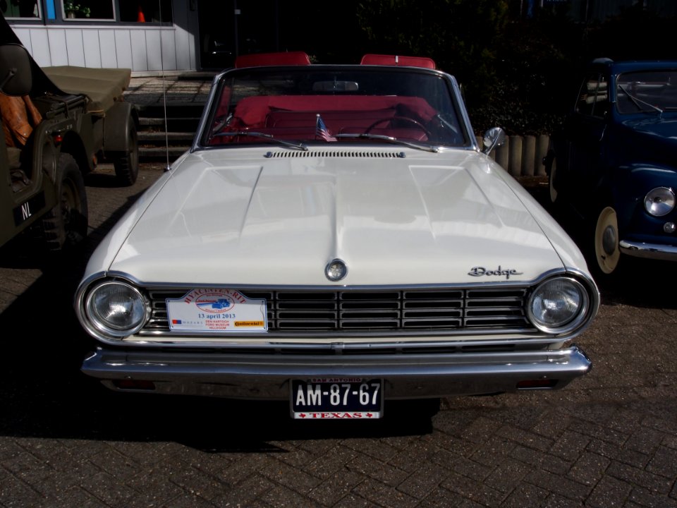 1965_Dodge_Dart_270,_pict3