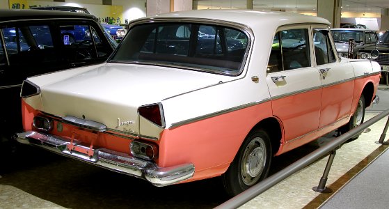 1964_Isuzu_Bellel_2000_Deluxe_rear