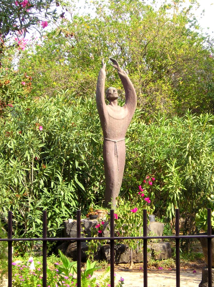 000_Statue_of_Francis_of_Assisi_in_Capernaum