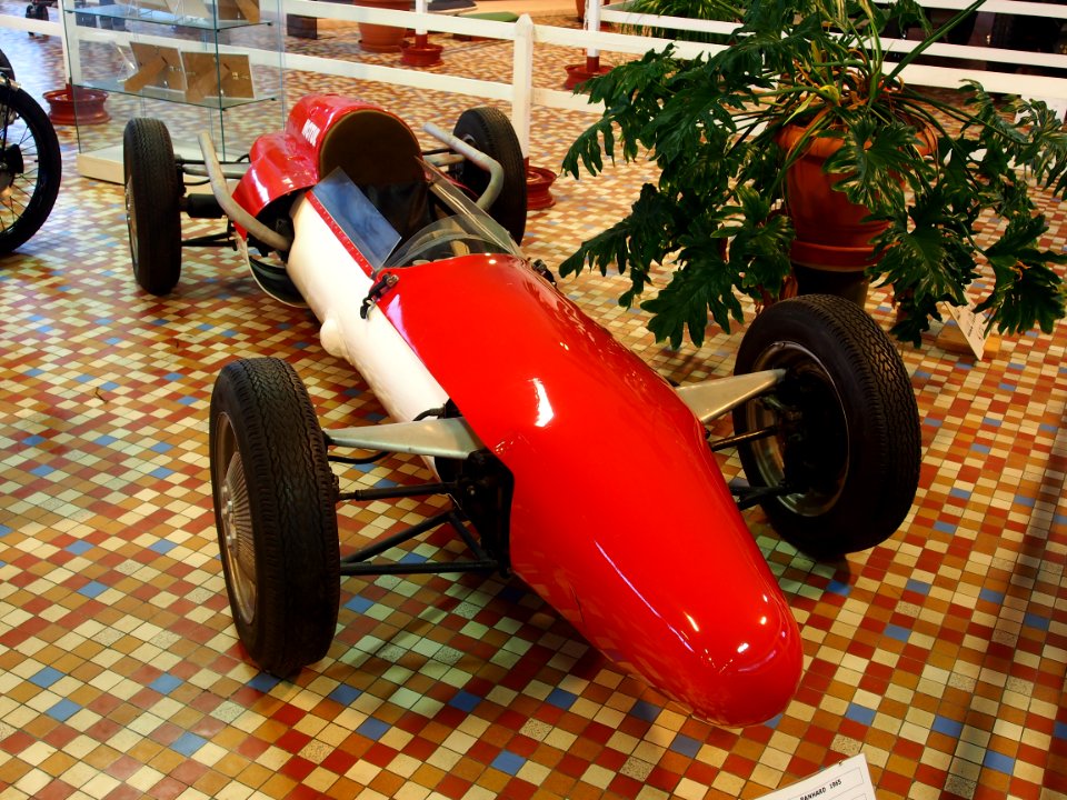 1965_Panhard_Formulte_IV_-_Marque_AUMONT,_air_cooled_2_horizontal_placed_cylinders,_5cv,_at_the_Musée_Automobile_de_Vendée_pic-1