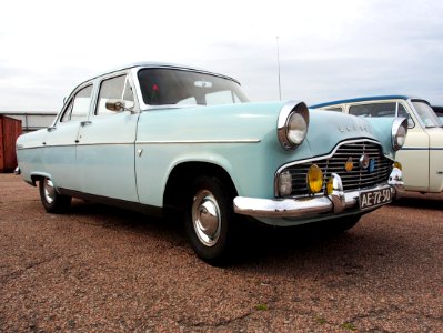 1964_Ford_Zephyr,_licence_AE-72-50,_pic5