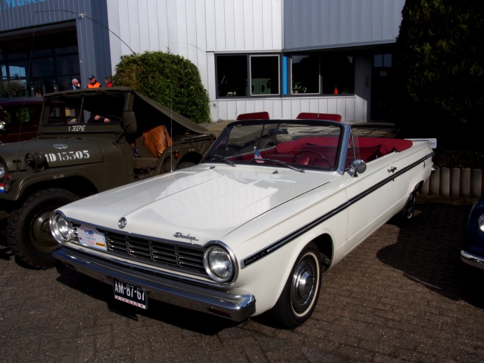 1965_Dodge_Dart_270,_pict2