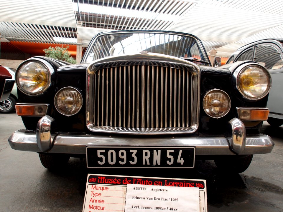 1965_Austin_Angleterre,_Princess_Van_Den_Plas,_4_cylinders,_1098_cm3,_48_cv,_pic3