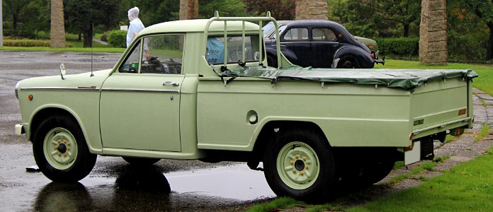 1964_Datsun_1200_Truck_rear