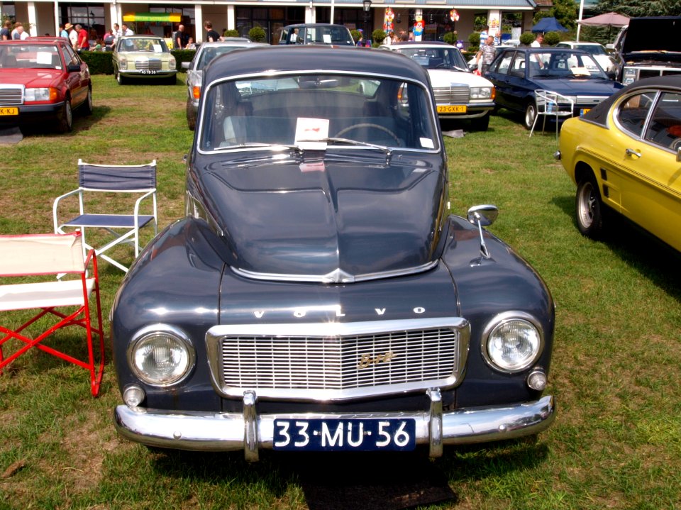 1965_Volvo_11134F,_Dutch_licence_registration_33-MU-56_p1