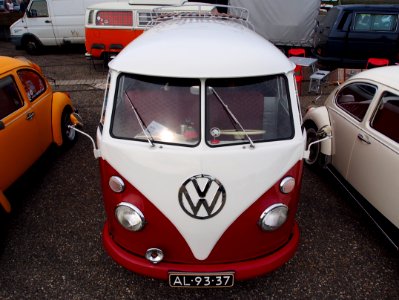 1965_Volkswagen_23_bus,_pic3