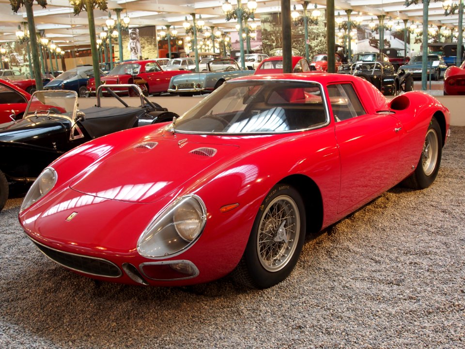 1964_Ferrari_250LM,_12_cylinder,_320cv,_3286cm3,_290kmh,_photo_1