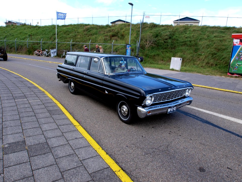 1964_Ford_Falcon_Estate_pic1