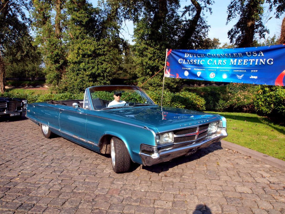 1965_Chrysler_300_photo-13