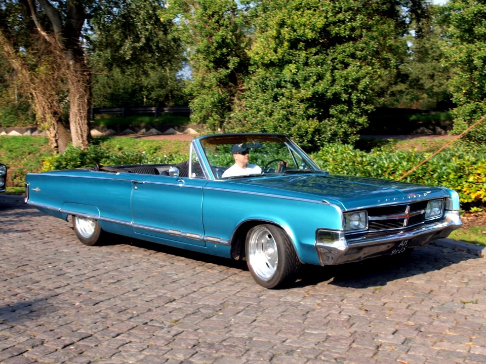 1965_Chrysler_300_photo-11