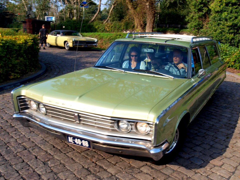 1966_Chrysler_Towner_en_Country_photo-8