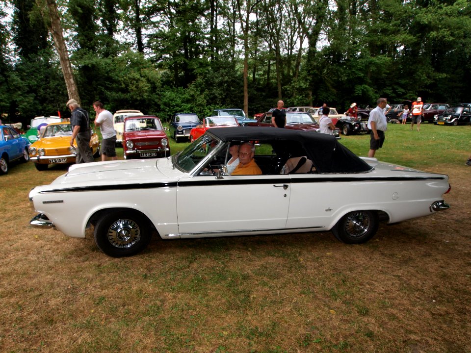 1964_Dodge_Dart_GT_pic-008