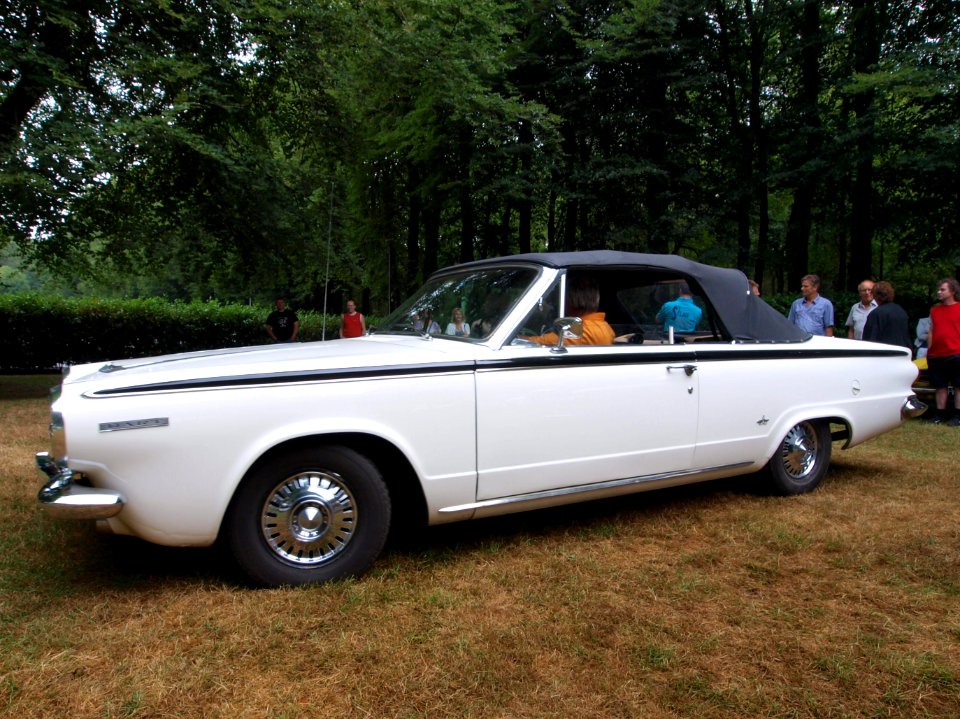 1964_Dodge_Dart_GT_pic-002